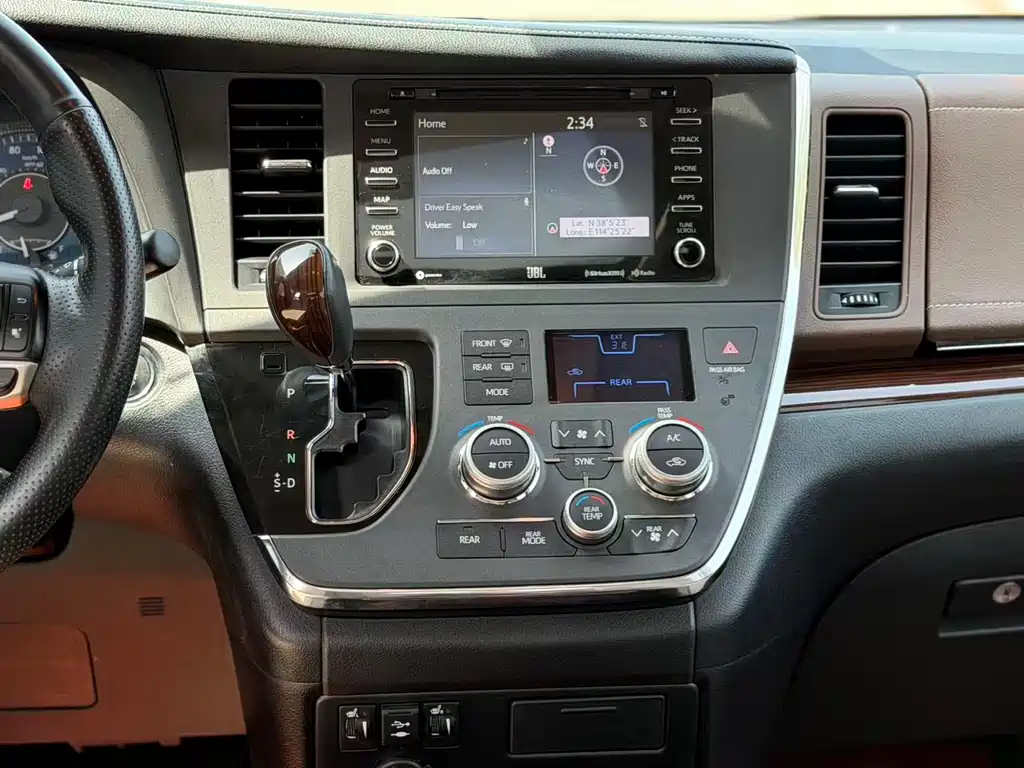 Toyota Sienna 2019 — фото 11