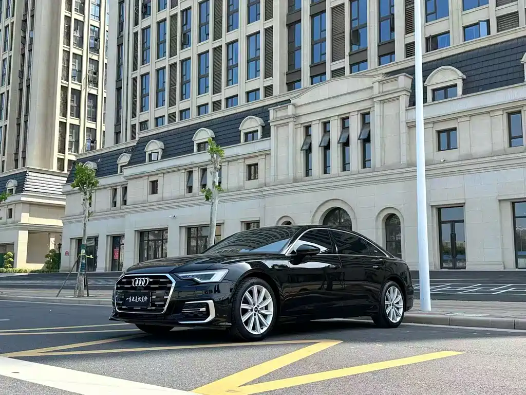 Audi A6L 2025 — фото 1