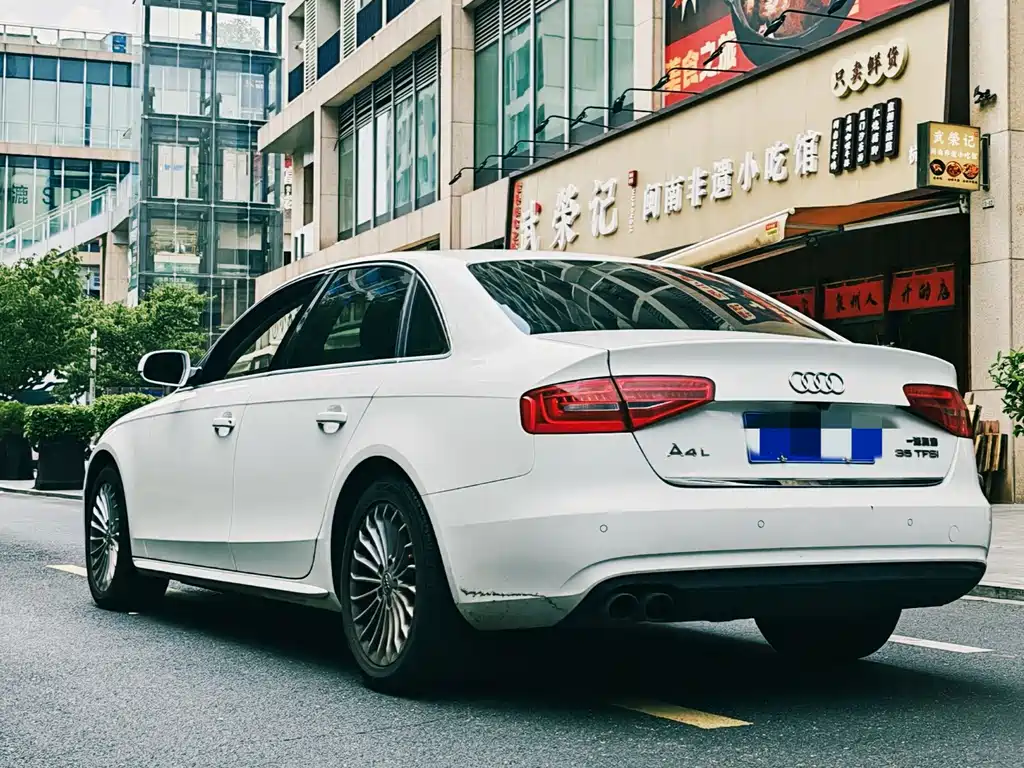 Audi A4L 2015
