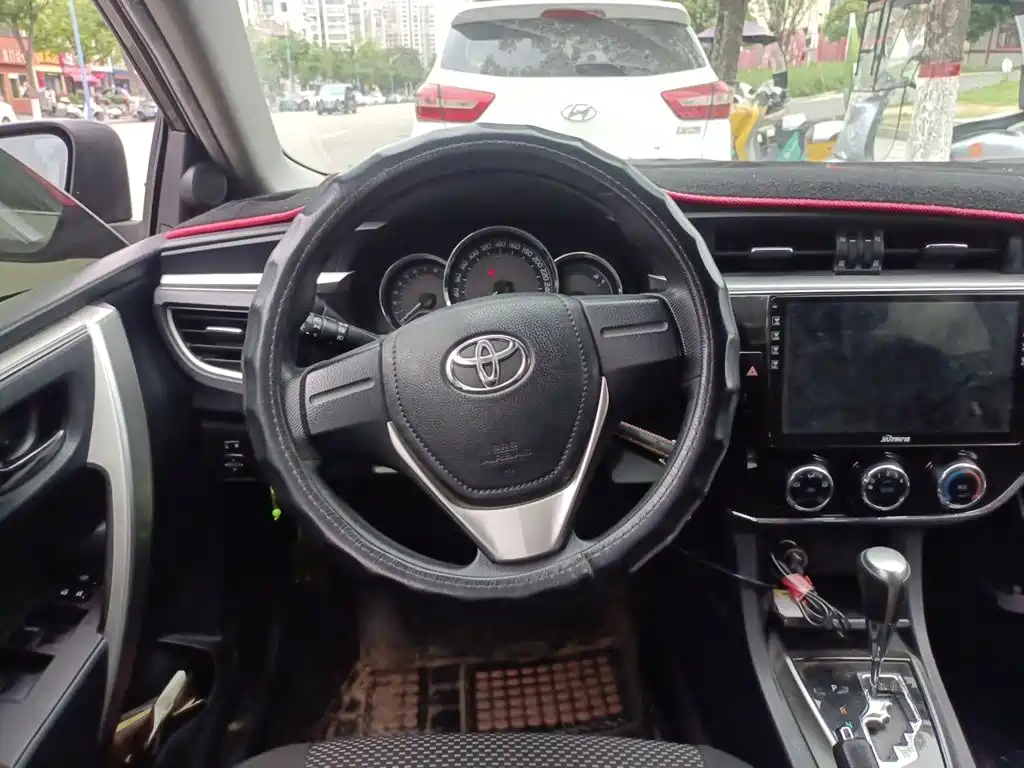 Toyota Corolla 2015 — фото 3