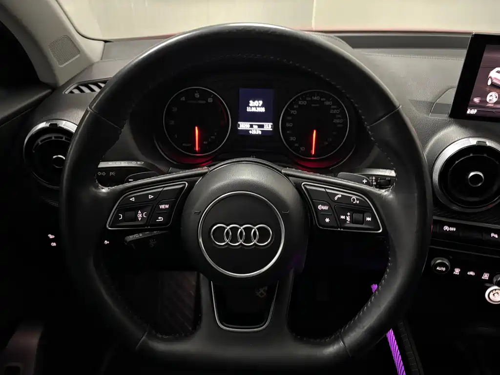 Audi Q2L 2022 — фото 14