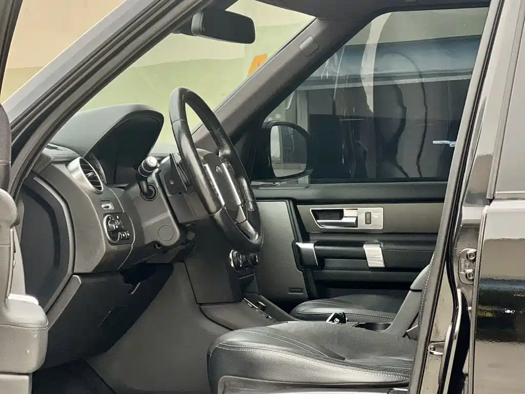 Land Rover Discovery 2015 — фото 10