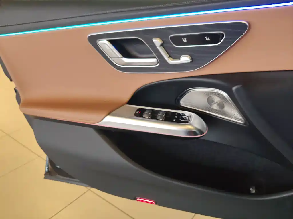 Mercedes-Benz E-Class 2023 — фото 18