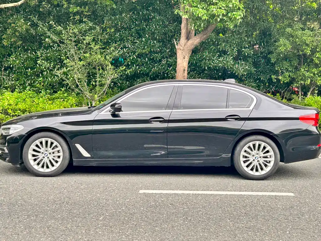 BMW 5 Series 2020 — фото 3