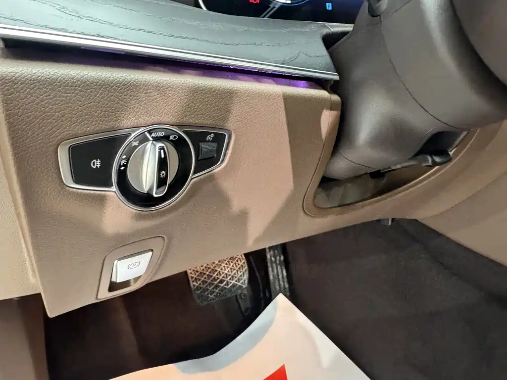 Mercedes-Benz E-Class 2022 — фото 11
