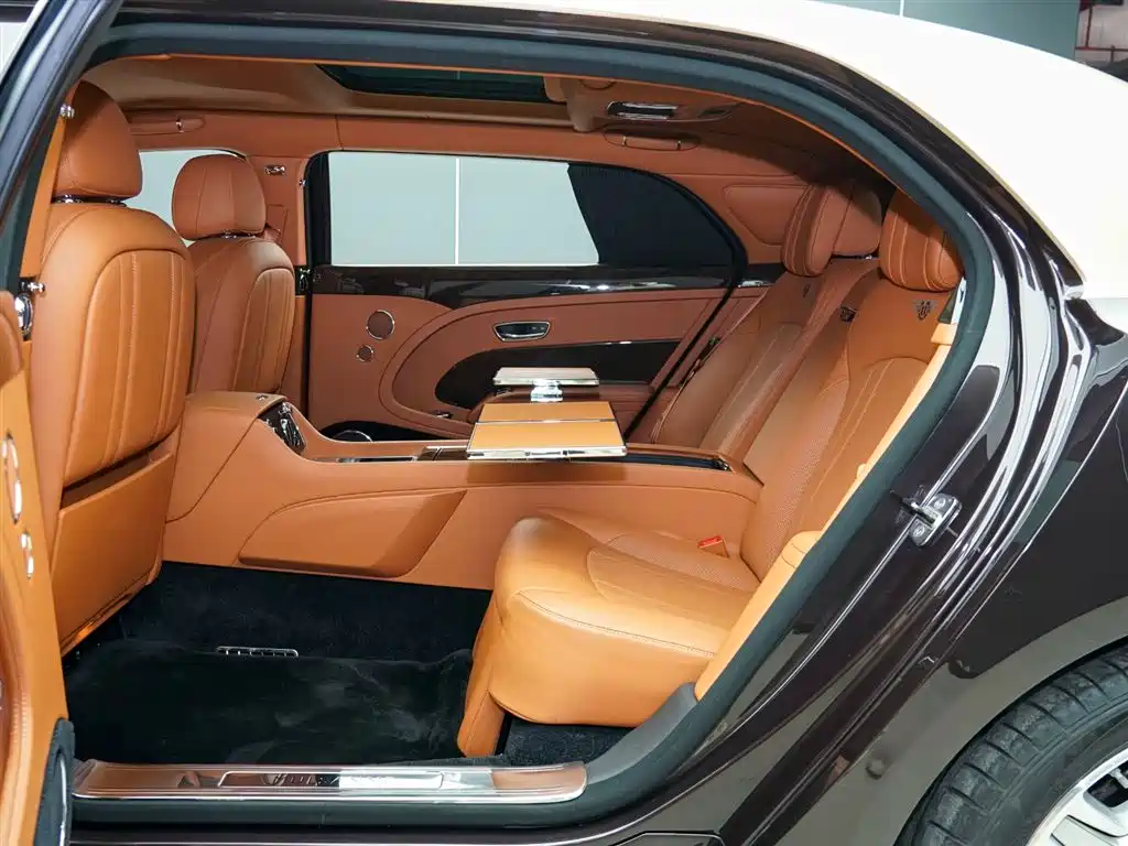 Bentley Mulsanne 2020 — фото 10