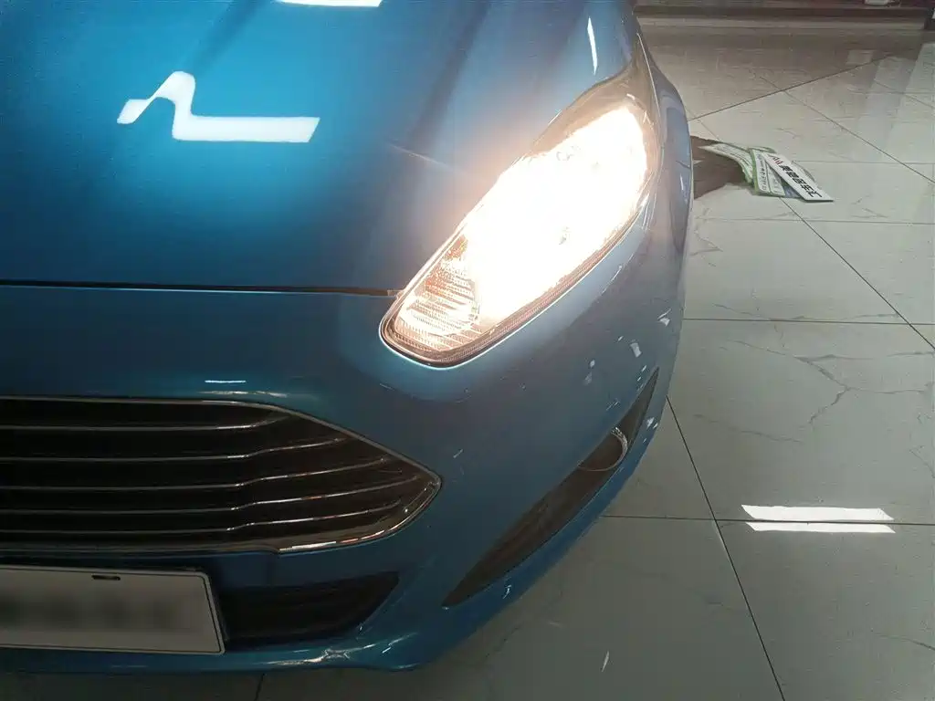 Ford Fiesta 2015 — фото 17