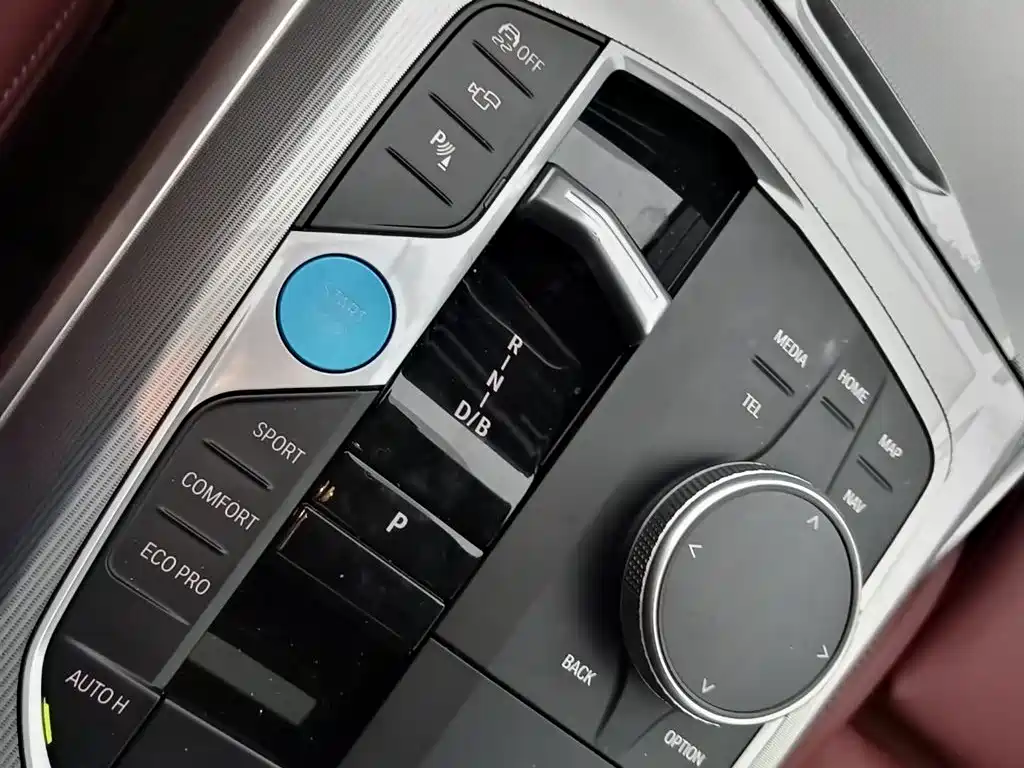 BMW i4 2025 — фото 11