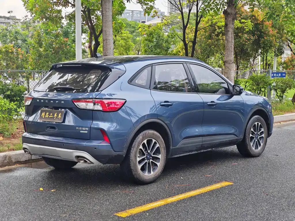 Ford Escape 2021 — фото 17