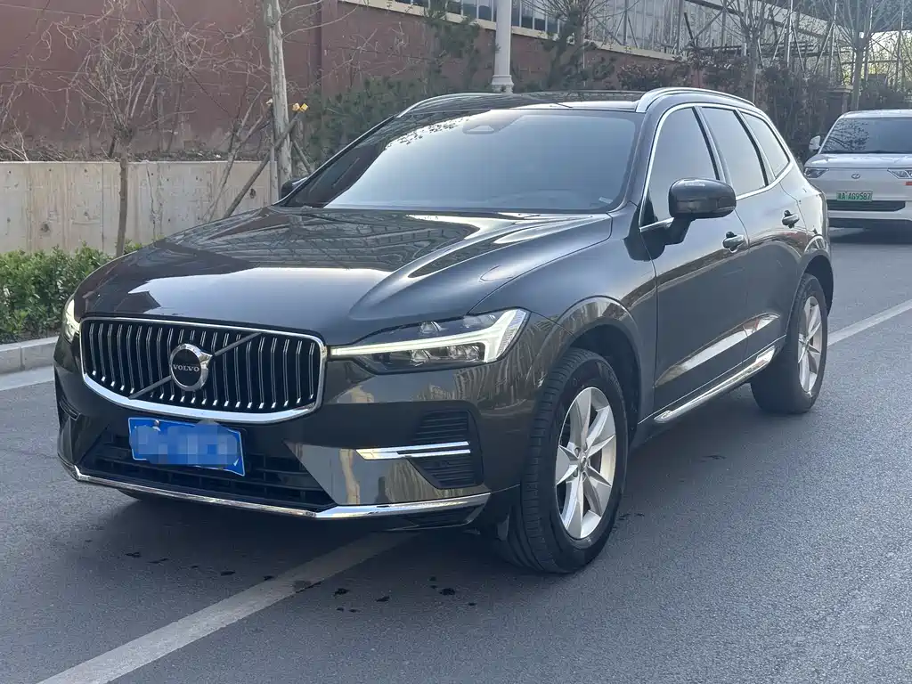 Volvo XC60 2021 — фото 1