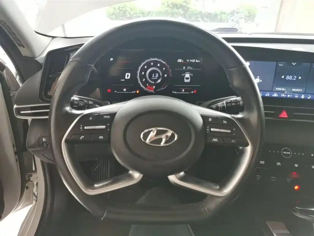 Hyundai Elantra 2021 — фото 11