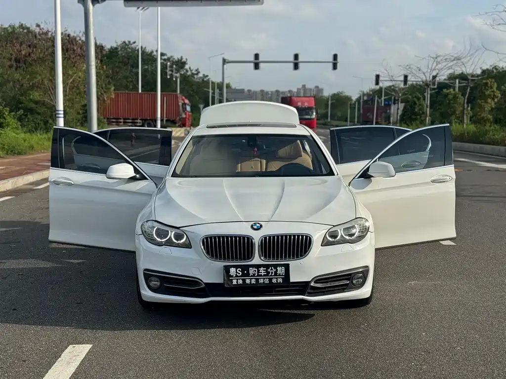 BMW 5 Series 2011 — фото 24
