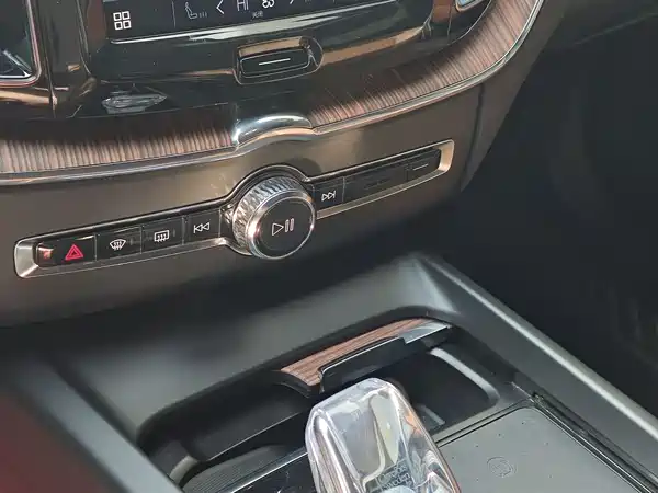 Volvo XC60 Plug-In Hybrid 2024