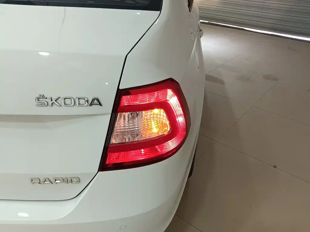 Skoda Rapid 2016 — фото 24