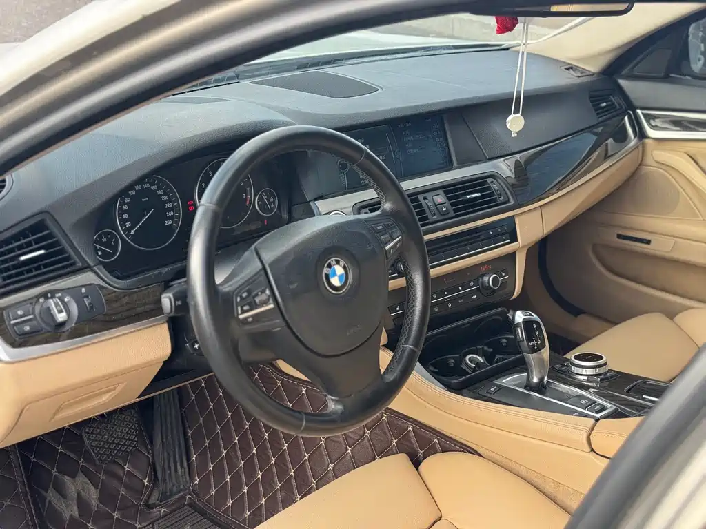 BMW 5 Series 2011 — фото 13