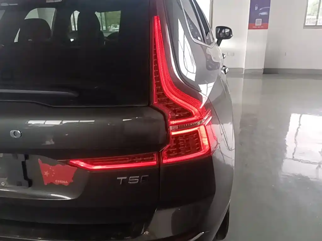 Volvo XC60 2021 — фото 8