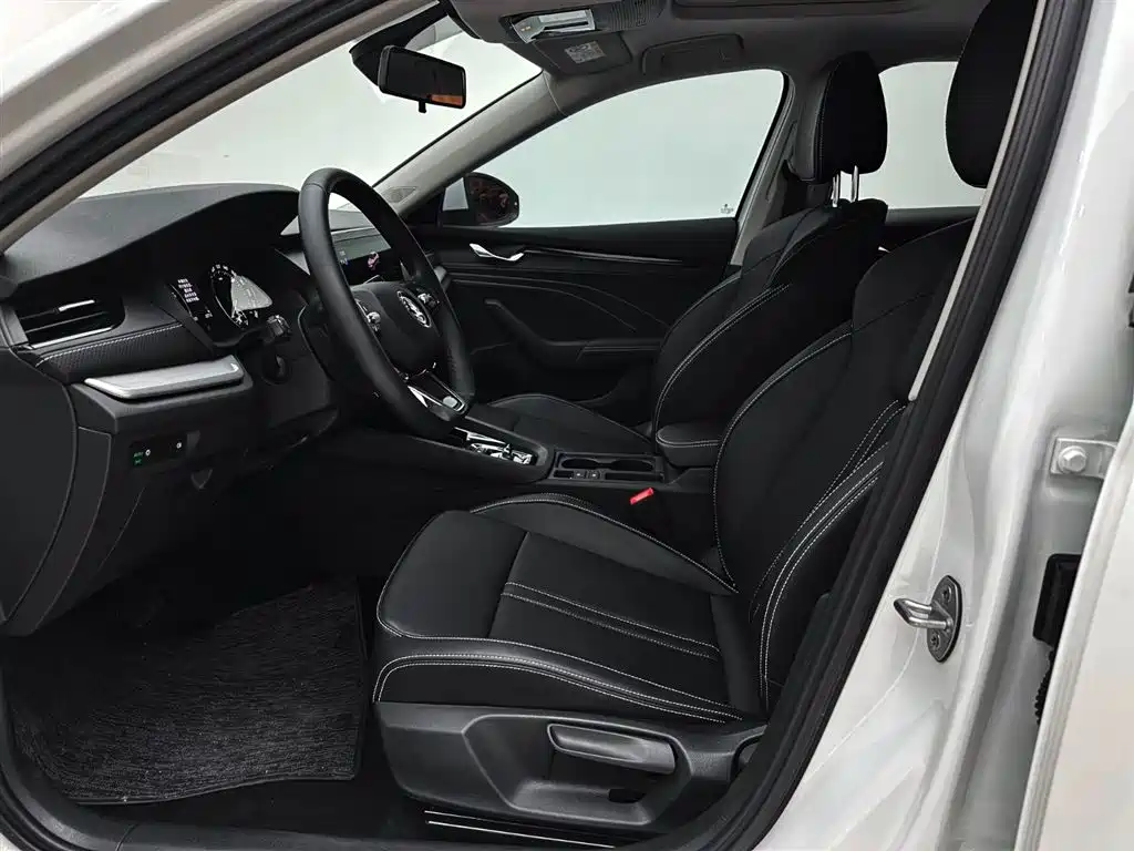 Skoda Octavia 2024 — фото 19