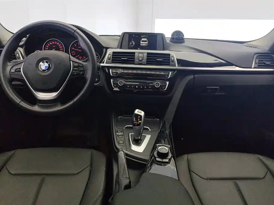 BMW 3 Series 2017 — фото 12