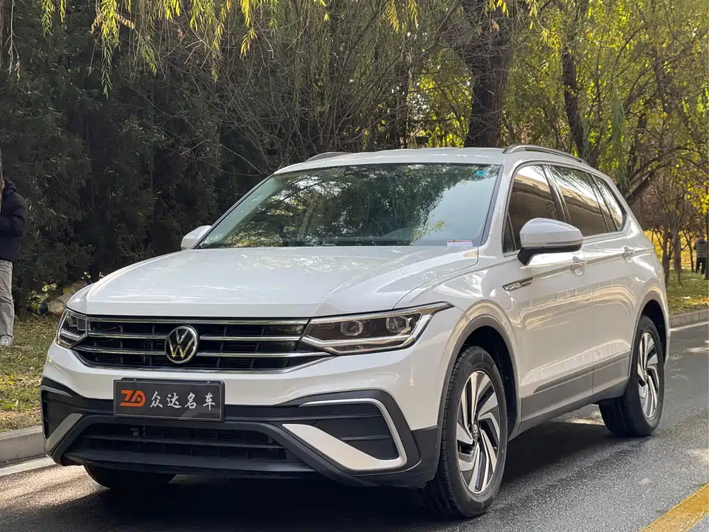 Volkswagen Tiguan L 2022 — фото 1