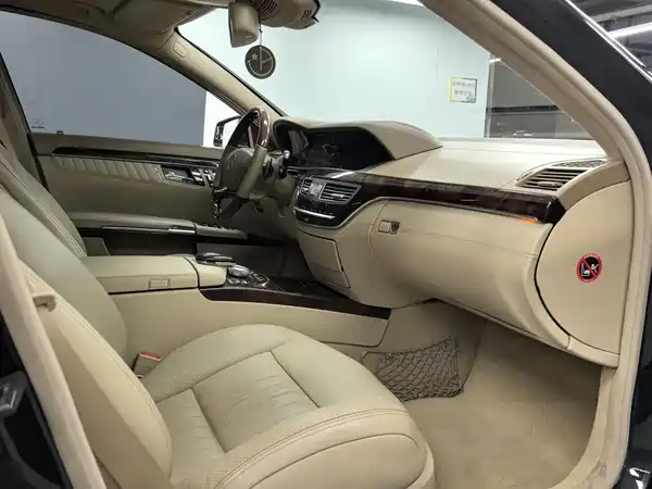 Mercedes-Benz S-Class 2010
