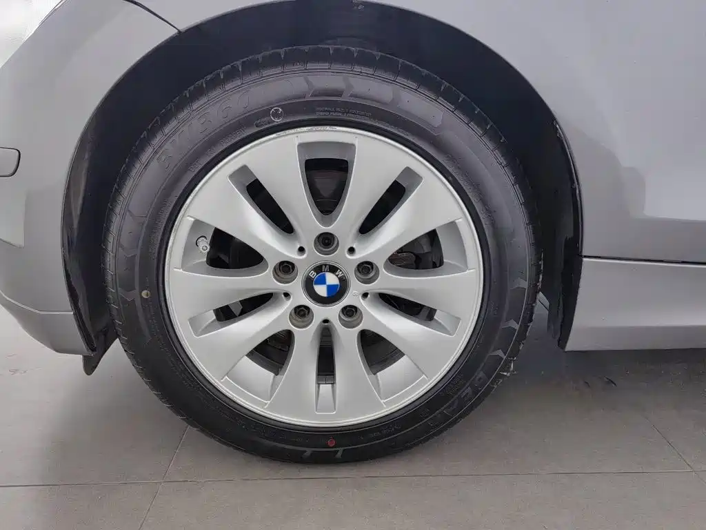 BMW 1 Series 2011 — фото 17