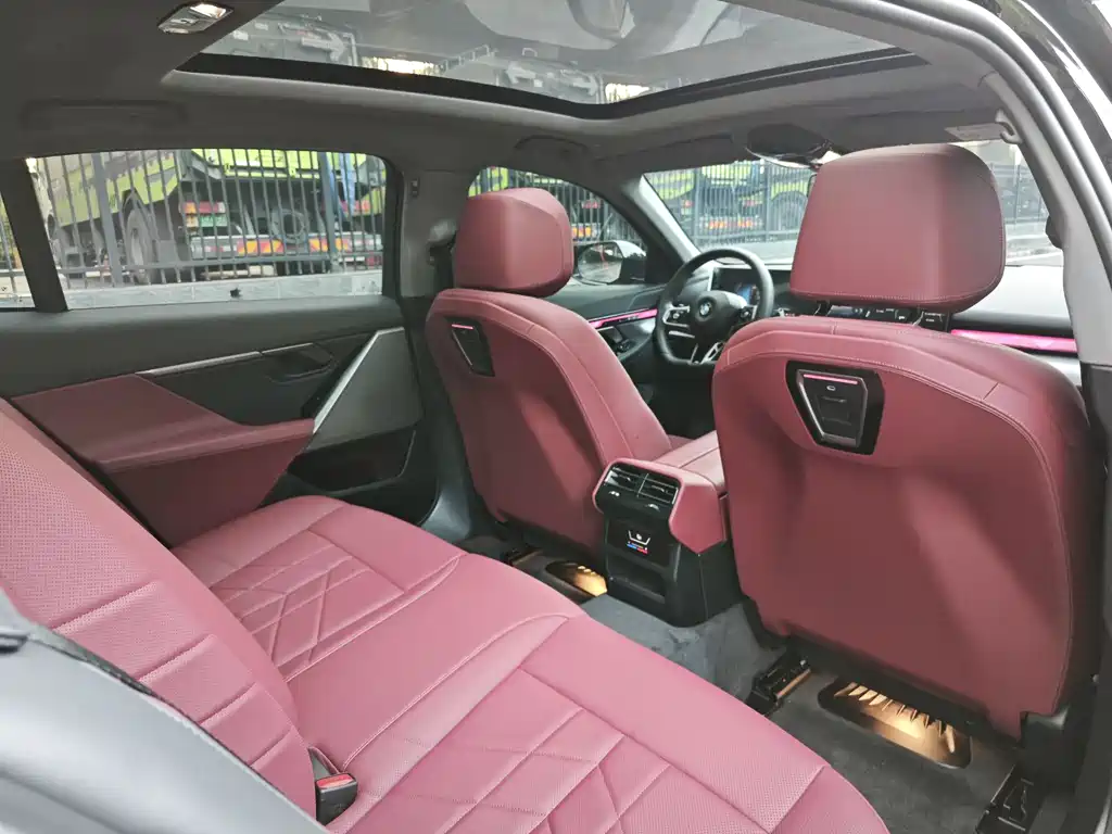 BMW 5 Series 2025 — фото 13