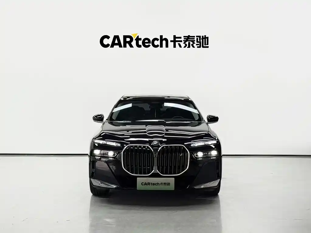BMW i7 2025 — фото 2