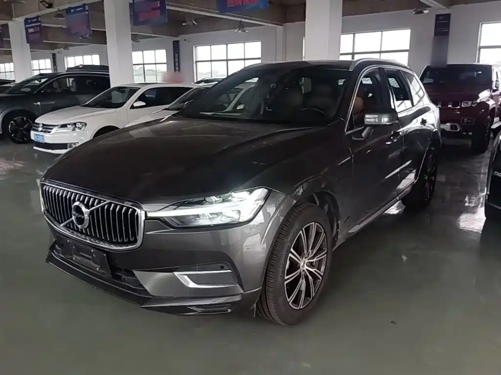 Volvo XC60 2021 — фото 1