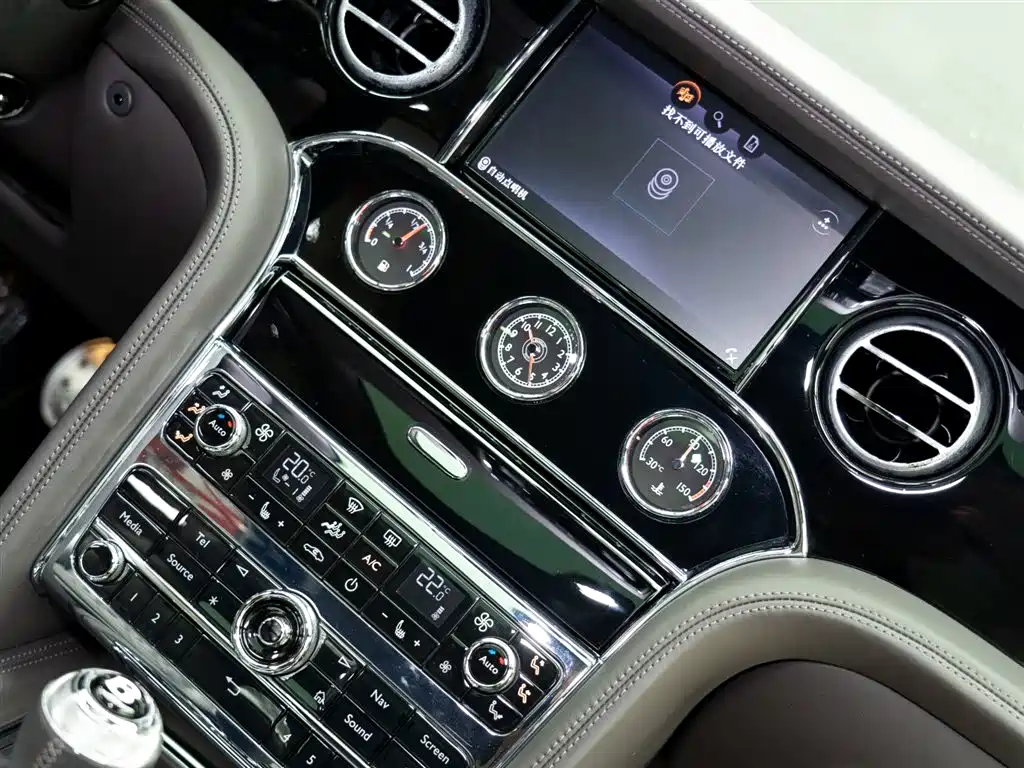 Bentley Mulsanne 2020 — фото 18