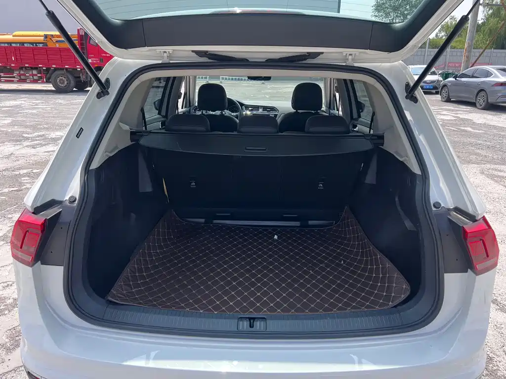 Volkswagen Tiguan L 2018 — фото 15