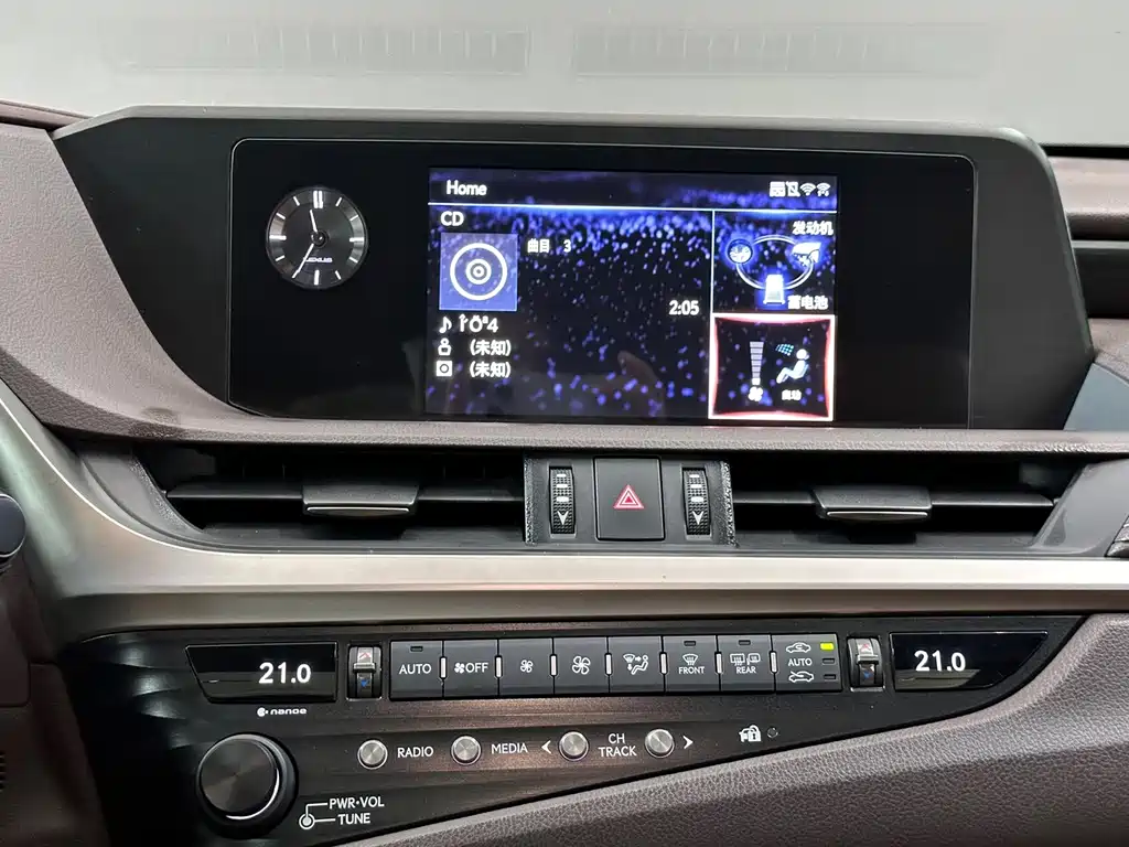 Lexus ES 2020 — фото 10