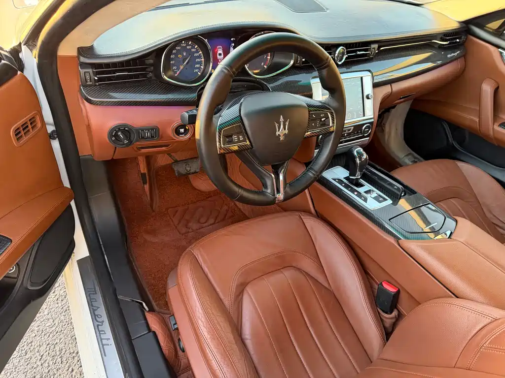 Maserati Quattroporte 2015 — фото 7