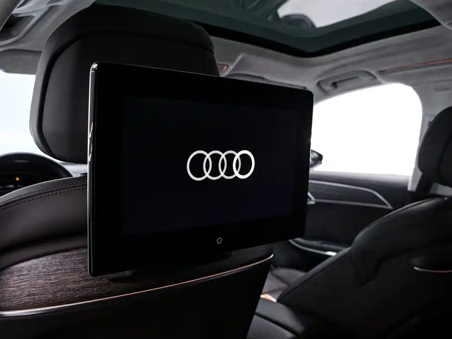 Audi A8 2021 — фото 16