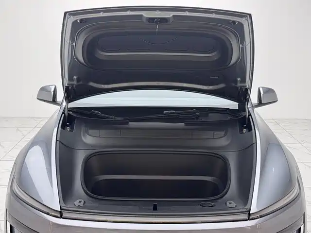Tesla Model Y 2025 — фото 14