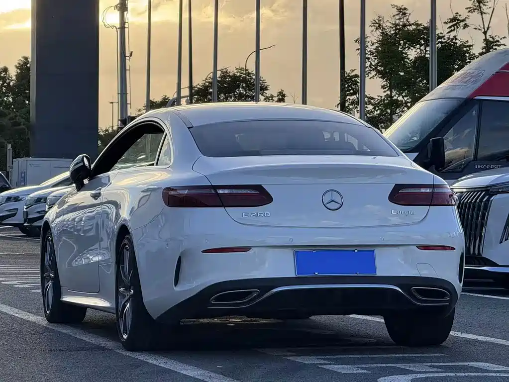 Mercedes-Benz E-Class 2022 — фото 10