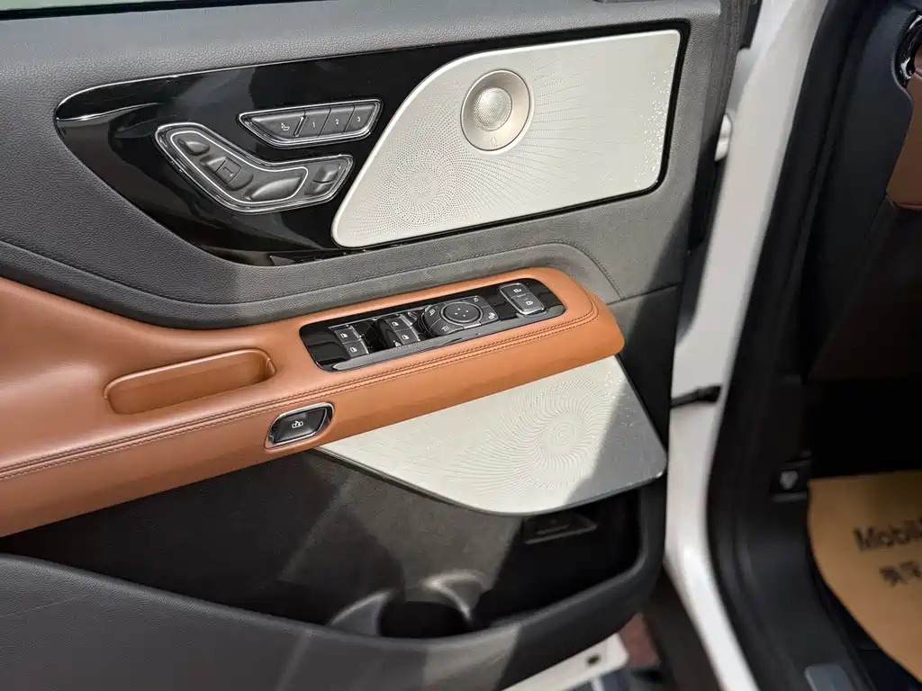 Lincoln Aviator 2021 — фото 13