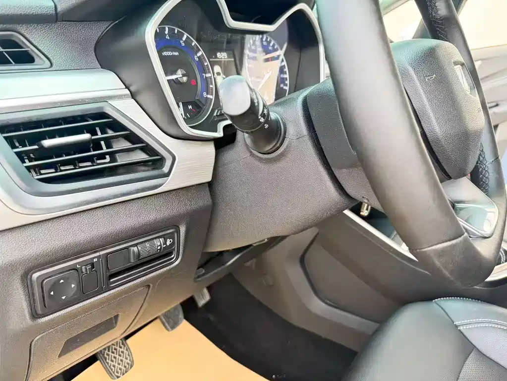 Geely Vision X3 2019 — фото 11