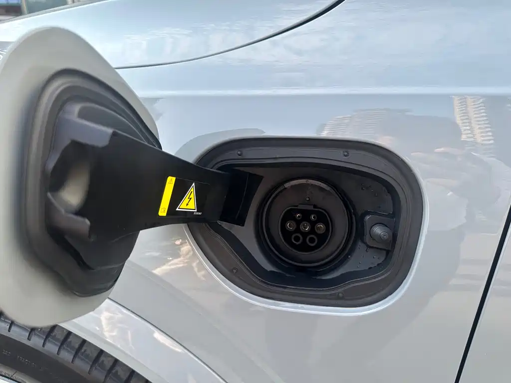 Volvo XC90 PHEV 2025 — фото 18