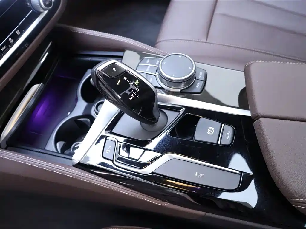 BMW 5 Series 2020 — фото 12