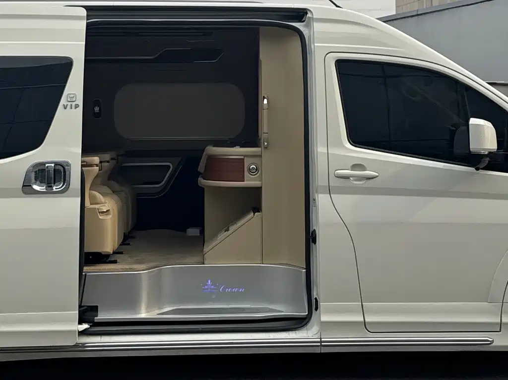 Toyota Hiace 2024 — фото 14
