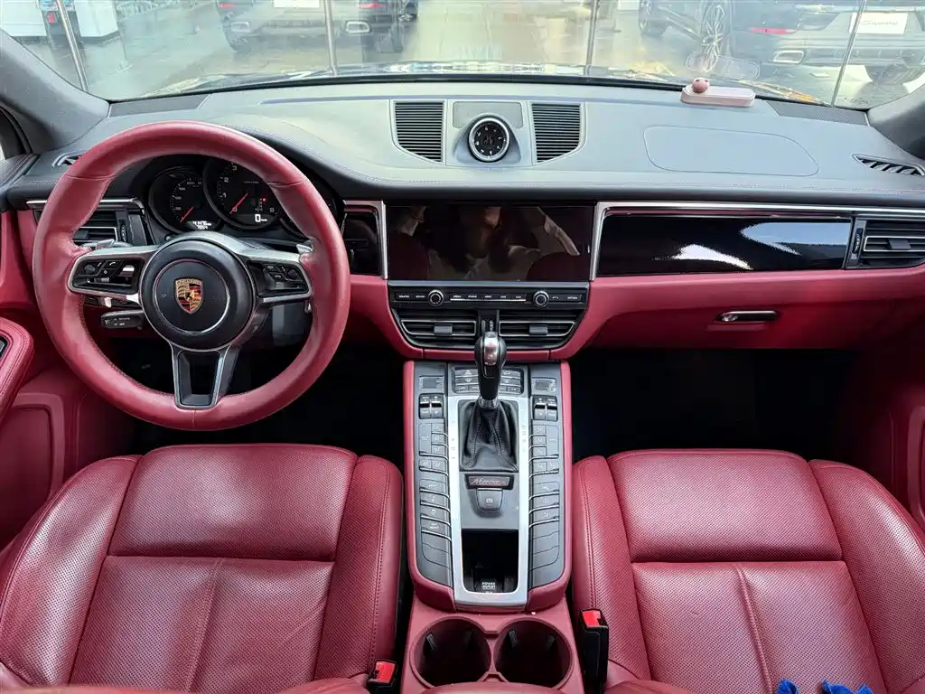 Porsche Macan 2020 — фото 11