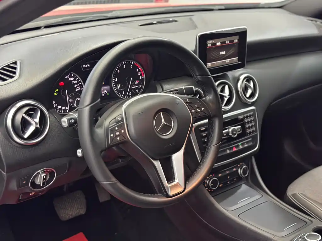 Mercedes-Benz A-Class 2016 — фото 6