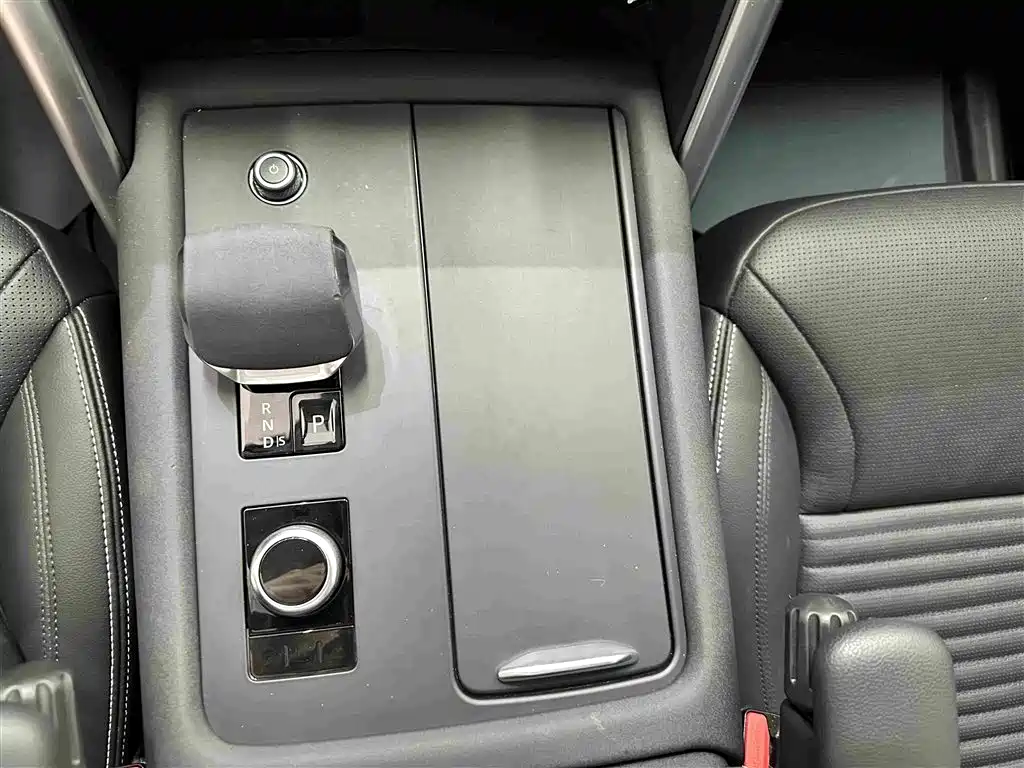 Land Rover Discovery 2024 — фото 12