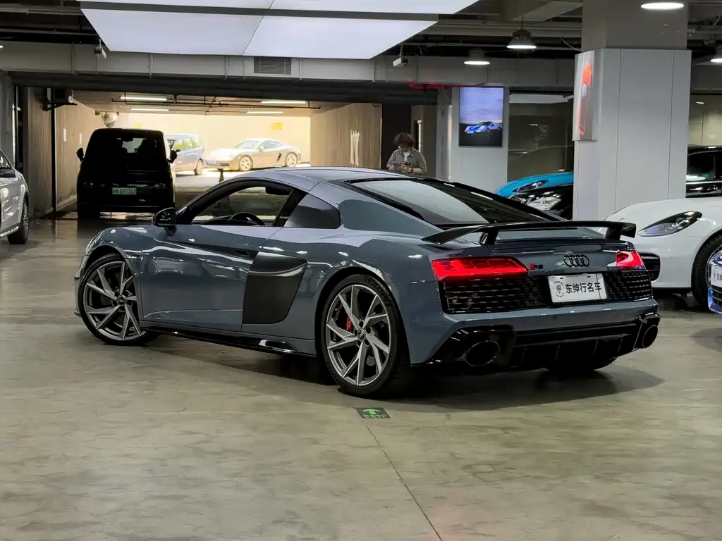 Audi R8 2022 — фото 4