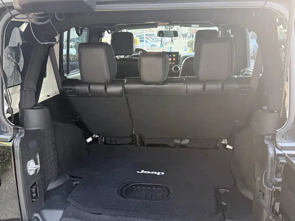 Jeep Wrangler 2017 — фото 13