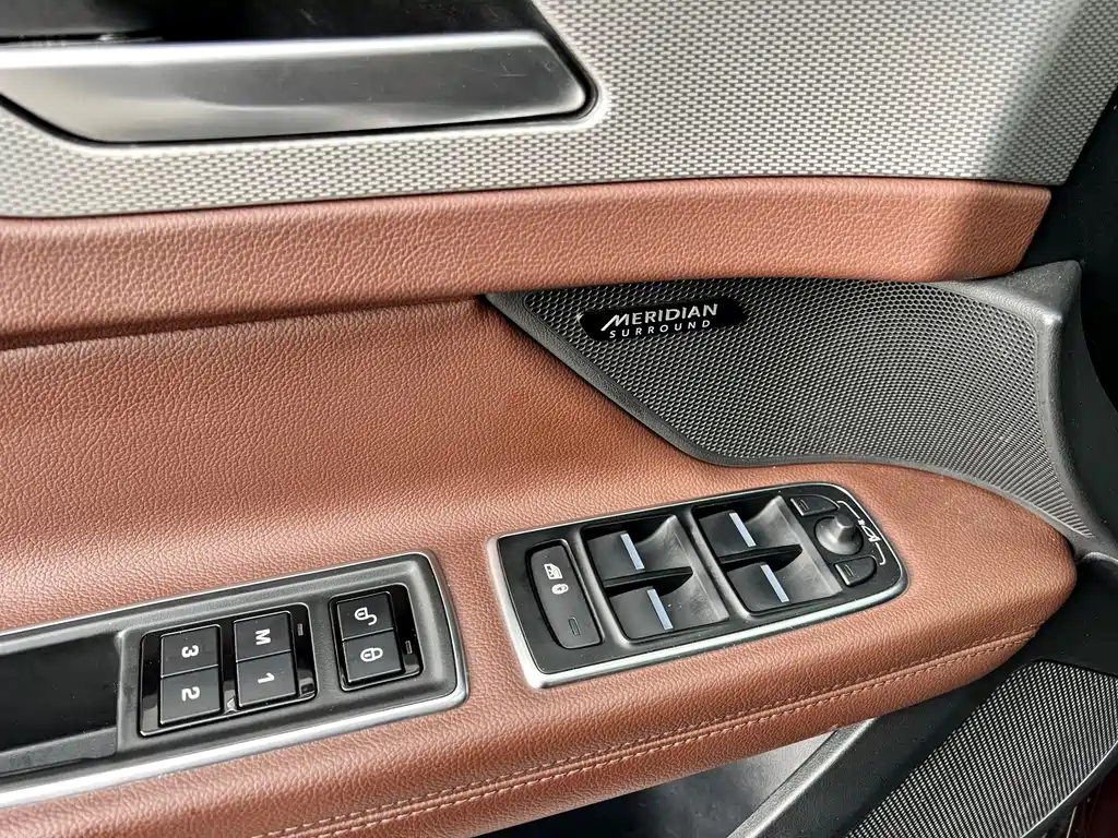 Jaguar XFL 2018 — фото 17