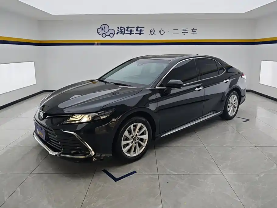 Toyota Camry 2024 — фото 1