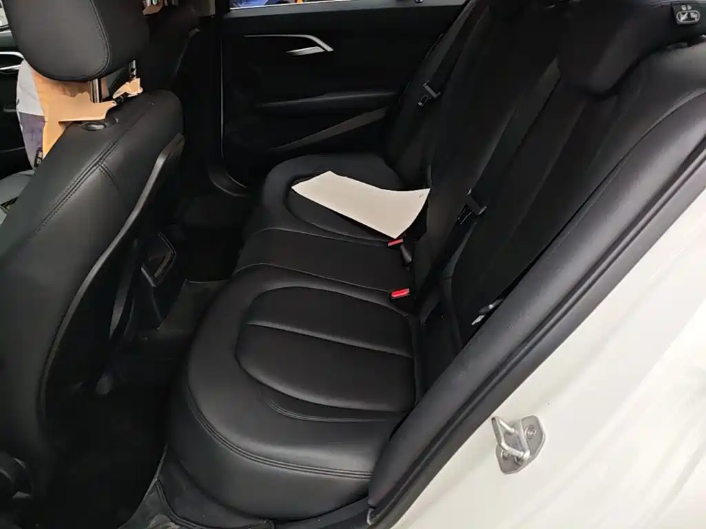 BMW 1 Series 2018 — фото 17