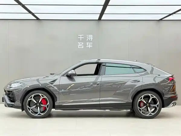 Lamborghini Urus 2021