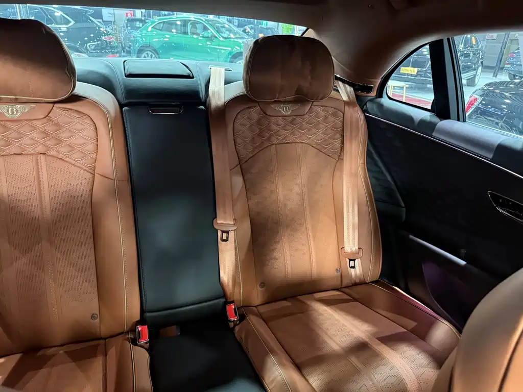 Bentley Flying Spur — фото 5